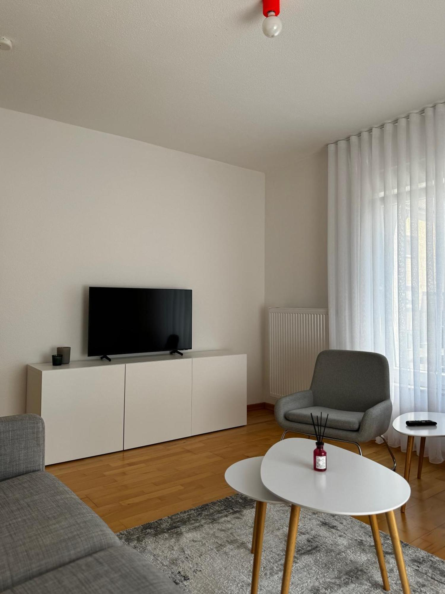 7 Apartment *